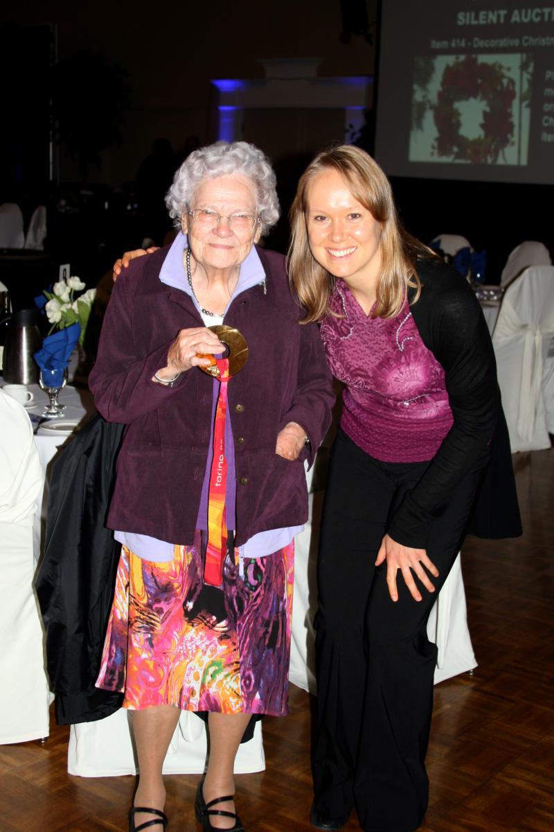 Maria (left) at the 2010 Carpenteros dinner.