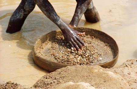 Top: CRWRC in Sierra Leone in 1985; Above: Panning for diamonds in Sierra Leone