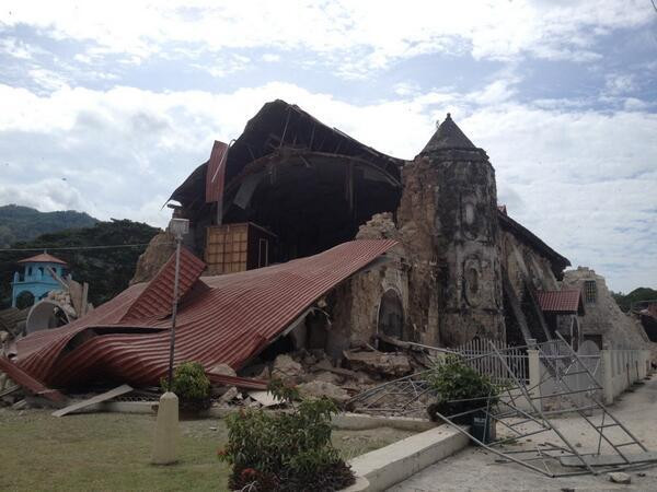 Loboc Church in Bohol collapsed.after the earthquake / Twitpic